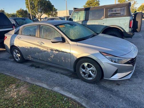 2022 Hyundai ELANTRA SE