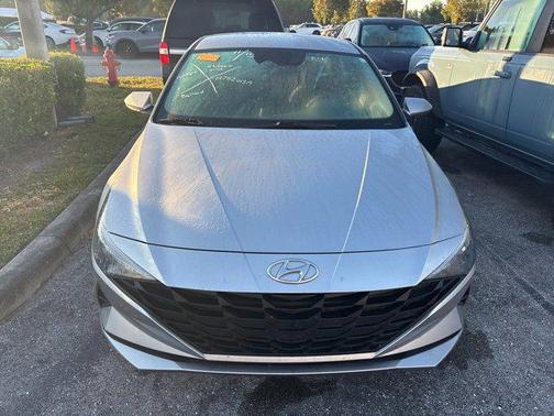 2022 Hyundai ELANTRA SE