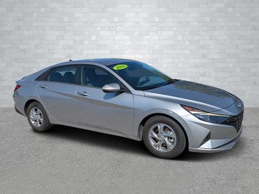 2022 Hyundai ELANTRA SE
