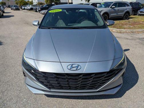 2022 Hyundai ELANTRA SE