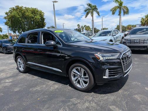 Mythos Black Metallic 2024 Audi Q7 55 Premium Plus