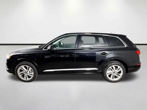 Mythos Black Metallic 2024 Audi Q7 55 Premium Plus