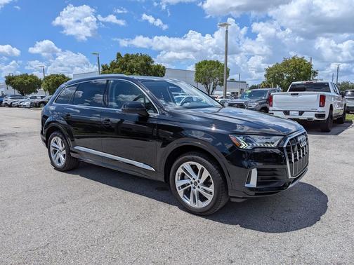 Mythos Black Metallic 2024 Audi Q7 55 Premium Plus