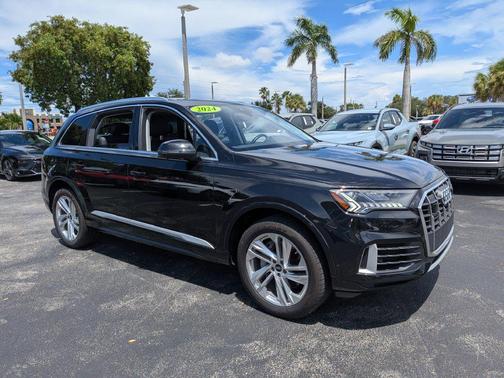 Mythos Black Metallic 2024 Audi Q7 55 Premium Plus