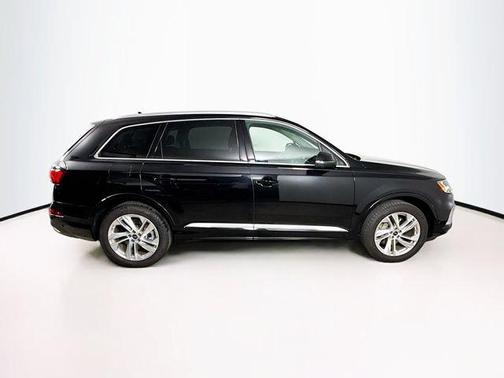 Mythos Black Metallic 2024 Audi Q7 55 Premium Plus