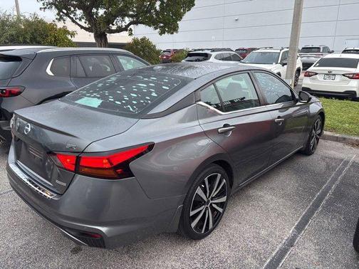 2021 Nissan Altima SR VC-Turbo FWD