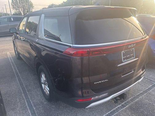 2023 Kia Carnival LX