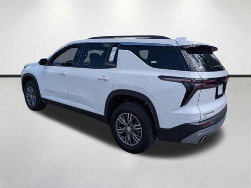 Summit White 2024 Chevrolet Traverse LT