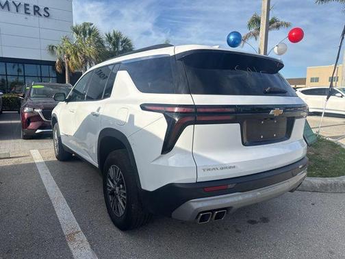Summit White 2024 Chevrolet Traverse LT