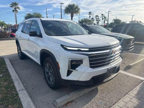 Summit White 2024 Chevrolet Traverse LT