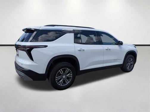 Summit White 2024 Chevrolet Traverse LT