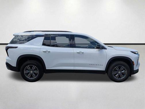Summit White 2024 Chevrolet Traverse LT