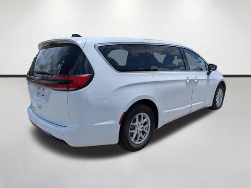 Bright White Clearcoat 2024 Chrysler Pacifica Touring L