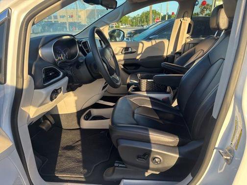 Bright White Clearcoat 2024 Chrysler Pacifica Touring L