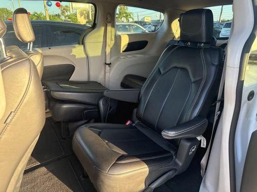 Bright White Clearcoat 2024 Chrysler Pacifica Touring L
