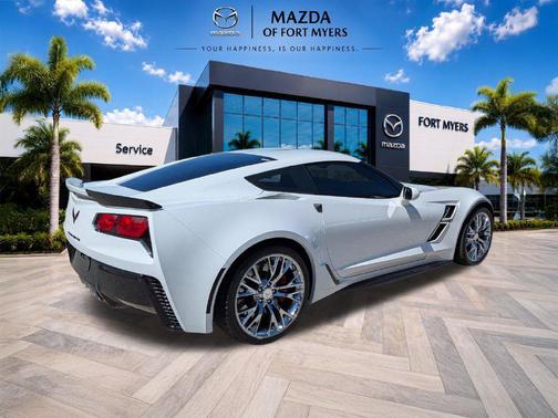 Arctic White 2017 Chevrolet Corvette Grand Sport