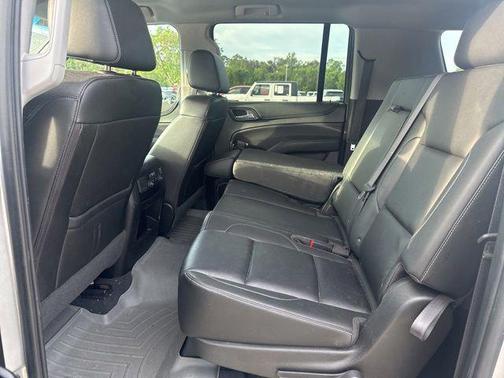 Silver Ice Metallic 2019 Chevrolet Suburban LT