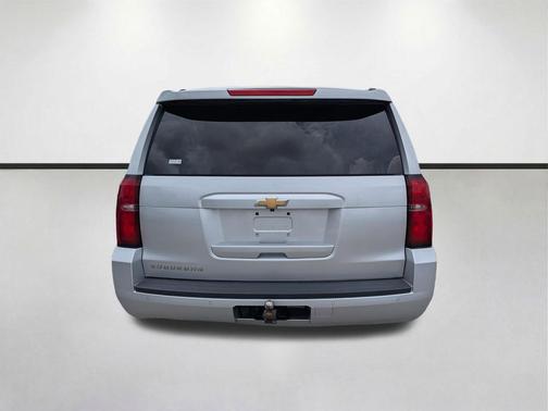 Silver Ice Metallic 2019 Chevrolet Suburban LT