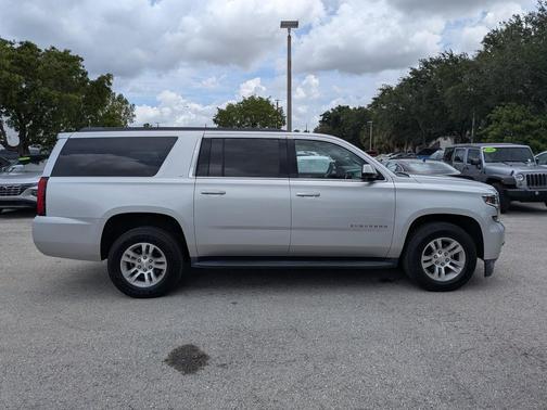 Silver Ice Metallic 2019 Chevrolet Suburban LT
