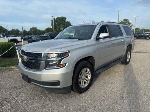 Silver Ice Metallic 2019 Chevrolet Suburban LT