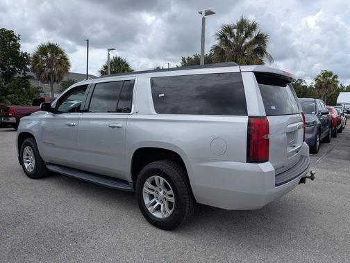 Silver Ice Metallic 2019 Chevrolet Suburban LT