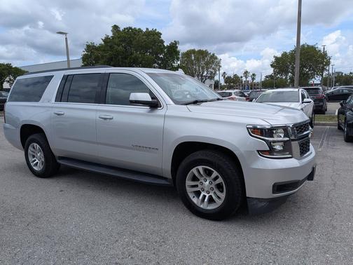 Silver Ice Metallic 2019 Chevrolet Suburban LT