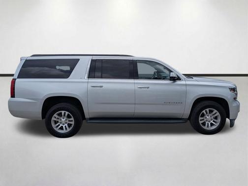 Silver Ice Metallic 2019 Chevrolet Suburban LT