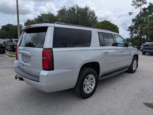 Silver Ice Metallic 2019 Chevrolet Suburban LT