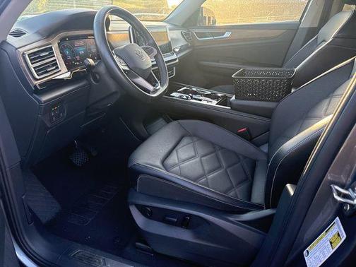 Platinum Gray Metallic 2024 Volkswagen Atlas 2.0T SE w/Technology
