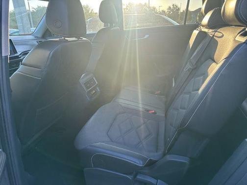 Platinum Gray Metallic 2024 Volkswagen Atlas 2.0T SE w/Technology