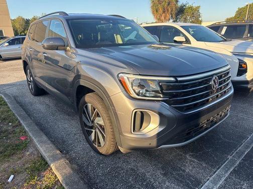Platinum Gray Metallic 2024 Volkswagen Atlas 2.0T SE w/Technology