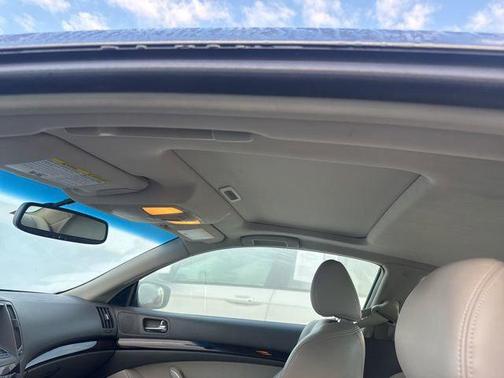 2010 INFINITI G37x Base