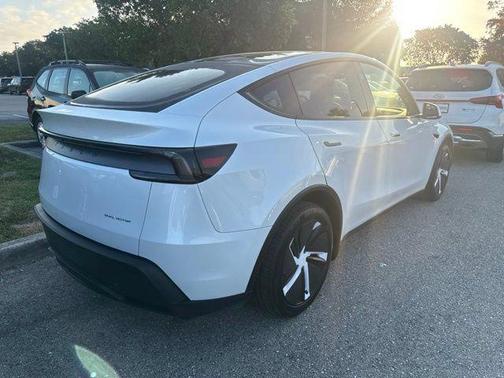Pearl White Multi-Coat 2026 Tesla Model Y Premium All-Wheel Drive