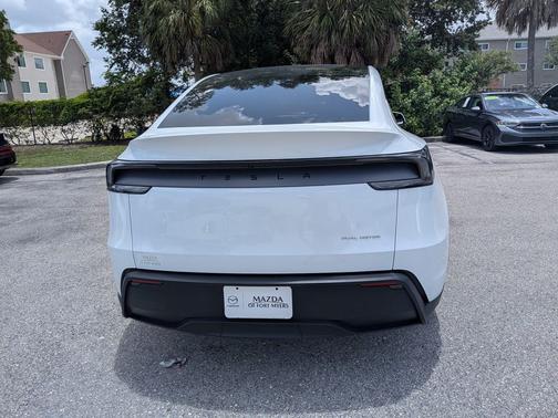Pearl White Multi-Coat 2026 Tesla Model Y Premium All-Wheel Drive