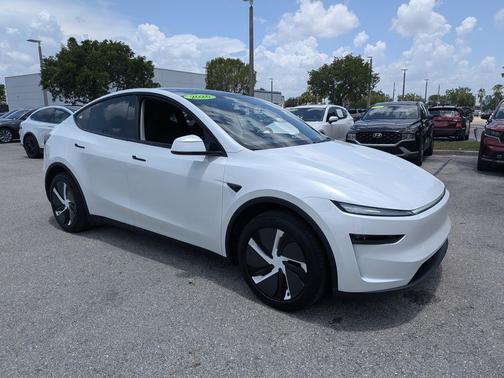 Pearl White Multi-Coat 2026 Tesla Model Y Premium All-Wheel Drive