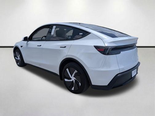 Pearl White Multi-Coat 2026 Tesla Model Y Premium All-Wheel Drive