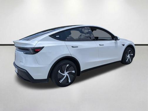 Pearl White Multi-Coat 2026 Tesla Model Y Premium All-Wheel Drive