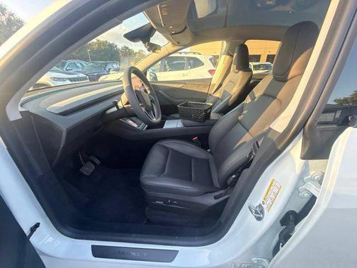 Pearl White Multi-Coat 2026 Tesla Model Y Premium All-Wheel Drive