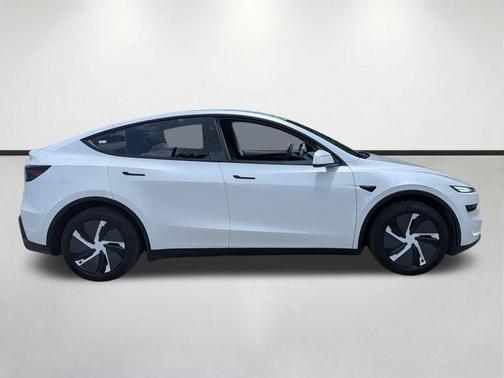 Pearl White Multi-Coat 2026 Tesla Model Y Premium All-Wheel Drive