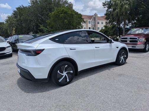 Pearl White Multi-Coat 2026 Tesla Model Y Premium All-Wheel Drive