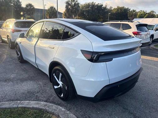 Pearl White Multi-Coat 2026 Tesla Model Y Premium All-Wheel Drive