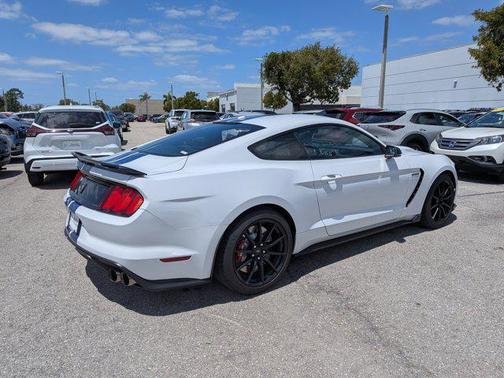 2017 Ford Shelby GT350 Base