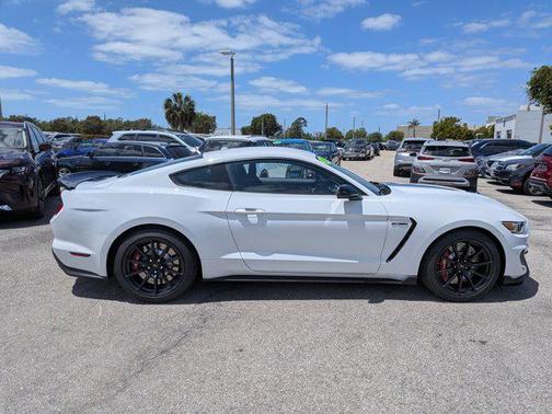 2017 Ford Shelby GT350 Base