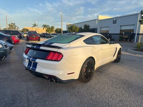 2017 Ford Shelby GT350 Base