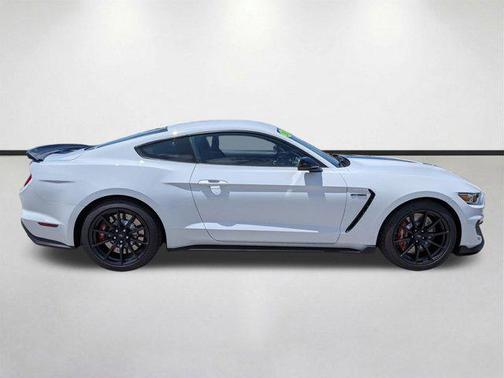 2017 Ford Shelby GT350 Base