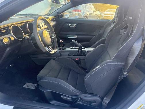 2017 Ford Shelby GT350 Base