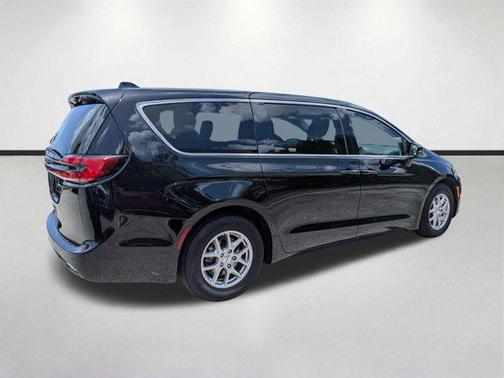 Diamond Black Crystal Pearlcoat 2024 Chrysler Pacifica Touring L