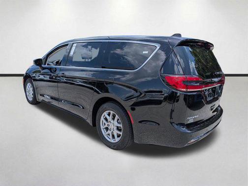 Diamond Black Crystal Pearlcoat 2024 Chrysler Pacifica Touring L