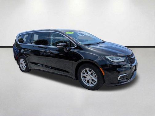 Diamond Black Crystal Pearlcoat 2024 Chrysler Pacifica Touring L