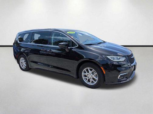 Diamond Black Crystal Pearlcoat 2024 Chrysler Pacifica Touring L